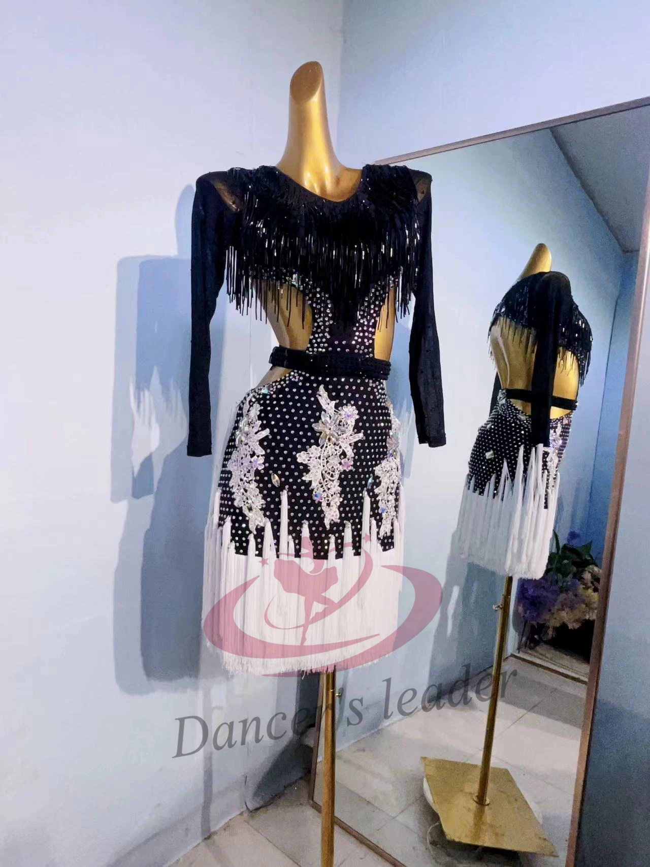 الرقص اللاتيني المنافسة الدولية الملابس المهنية الراقية مخصصة فستان على طراز السامبا أبيض وأسود مطابقة