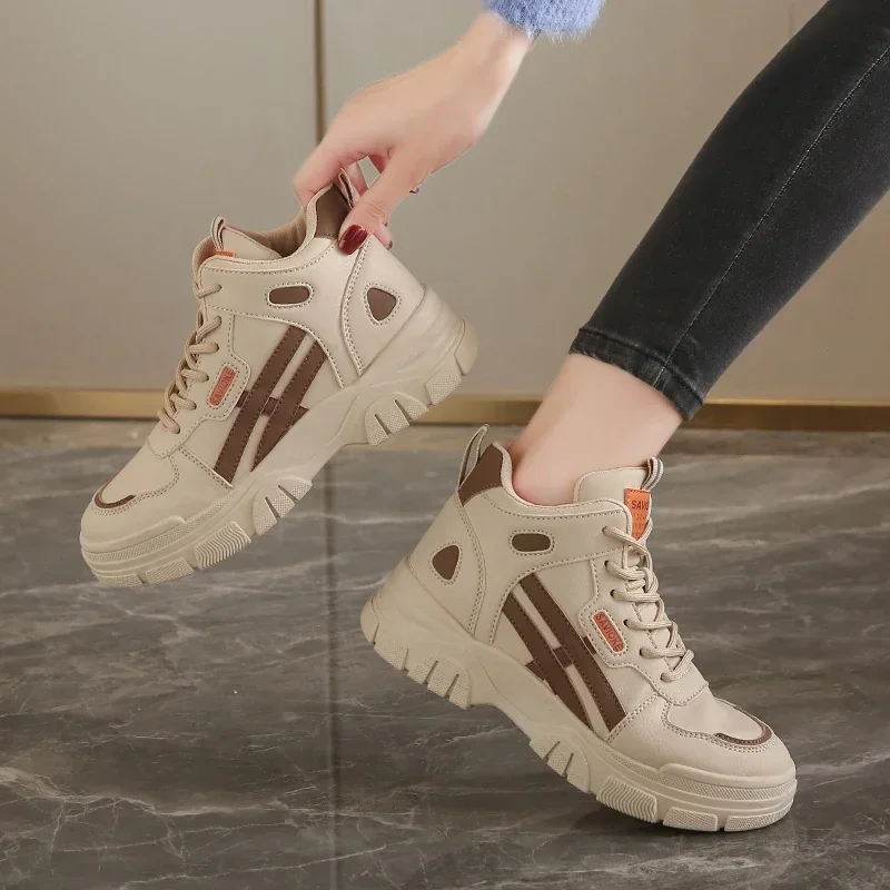 Zapatillas altas gruesas para mujer, zapatos de invierno de cuero de moda, Botas deportivas hasta el tobillo con plataforma, tenis para caminar para mujer