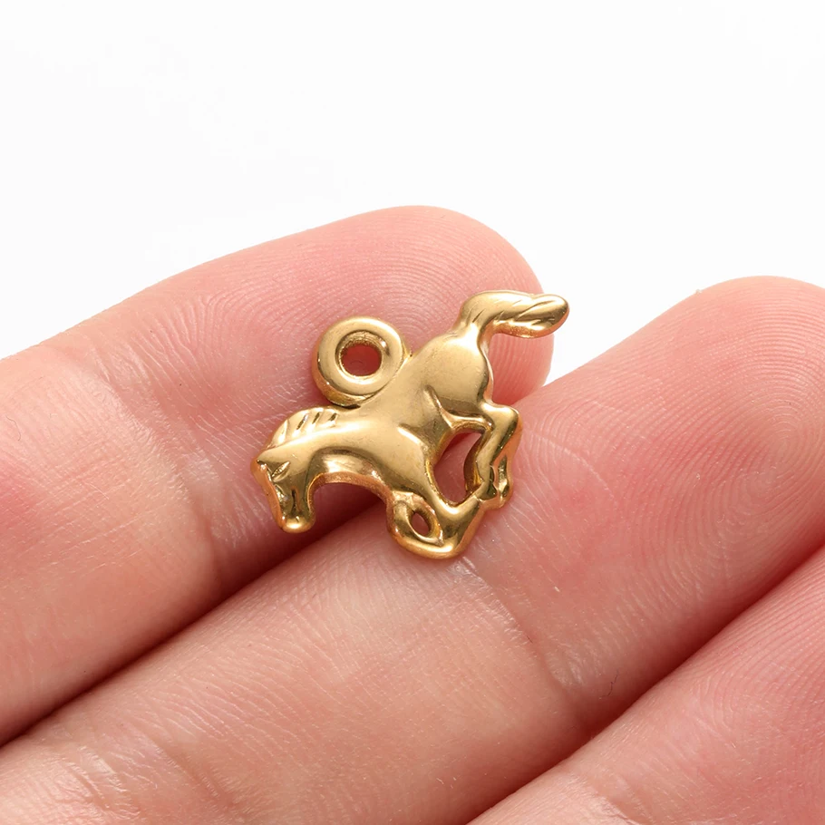 5 Stück goldfarbene kleine Anhänger mit Tiermotiven, Schmetterling, Giraffe, Vogel, Edelstahl, Meereslebewesen-Anhänger für die Schmuckherstellung, Halsketten-Charms – Detail 10