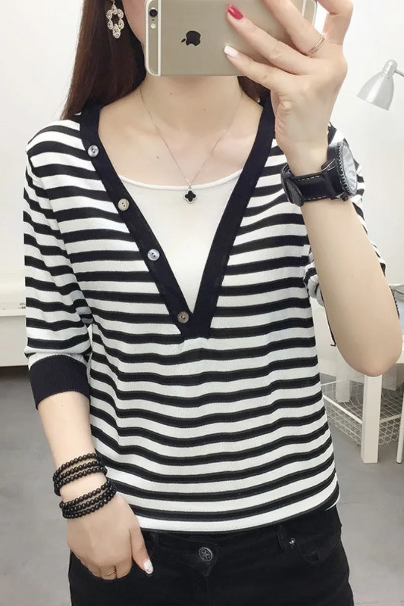 

Women's V-Neck Striped Short Sleeve Sweater