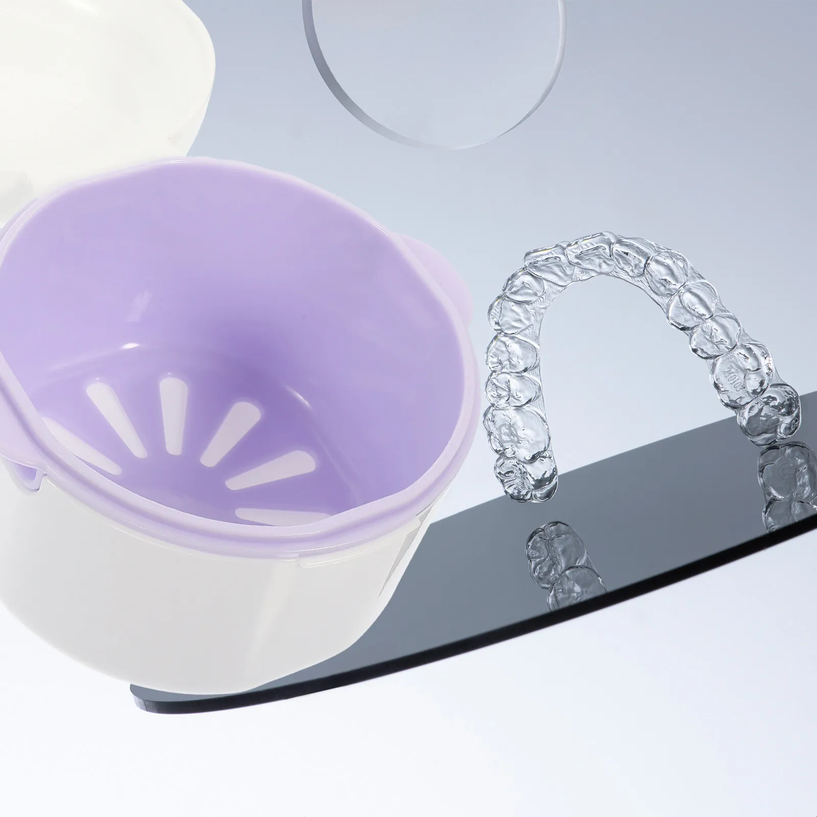 Small Portable Denture Storage Box Orthodontic Retainer Case Compact Travel Mouth Guard Protective Container Case