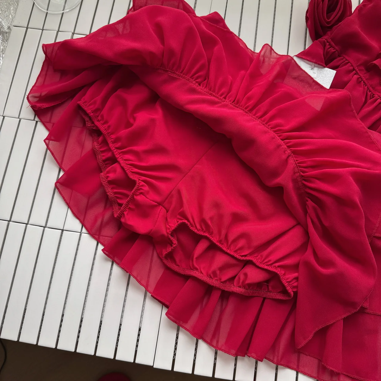 

Beach Vaion Sle Red Sexy Women's Set High Waist Pleated Skirt off oulder Top Summer 2025 Collection