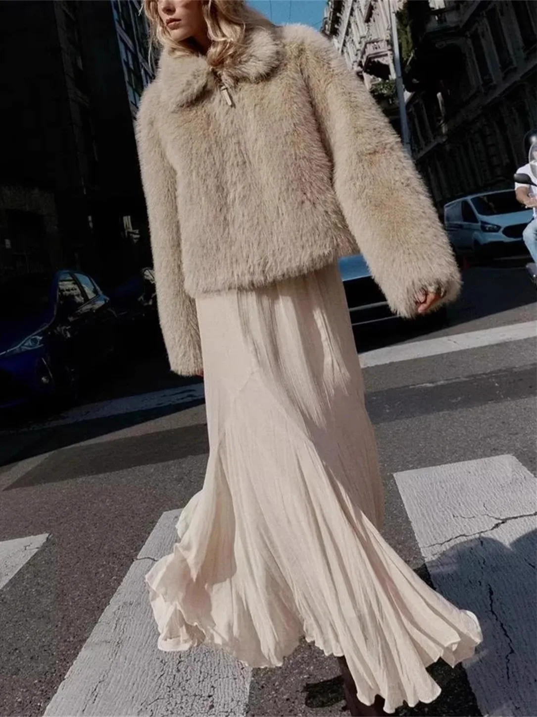 سترة أنيقة ذات وجهين بتأثير الفرو الصناعي للنساء، إحساس راقي، إصدار جديد للخريف، تصميم أنيق مع إغلاق بالسحاب وأكمام طويلة