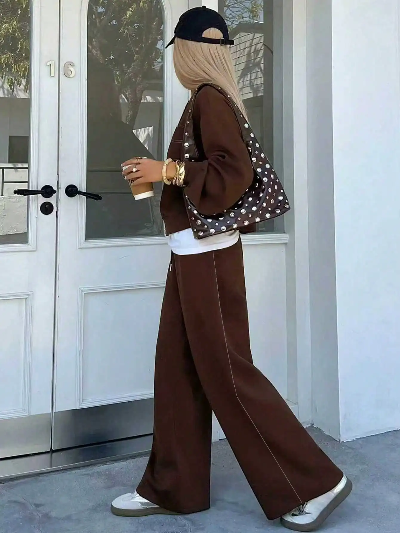 Bruine jas met wijde schouders, knoopsluiting en wijde broek, 2-delige set voor casual herfstoutfits