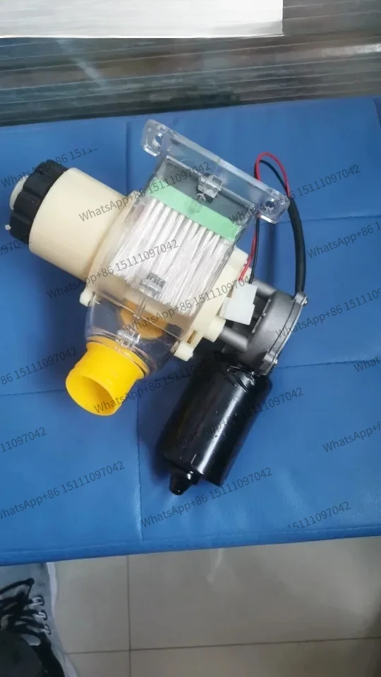 Plastic double-row brush with large insert plate at fertilizer cleaning port of electronic fertilizer applicator