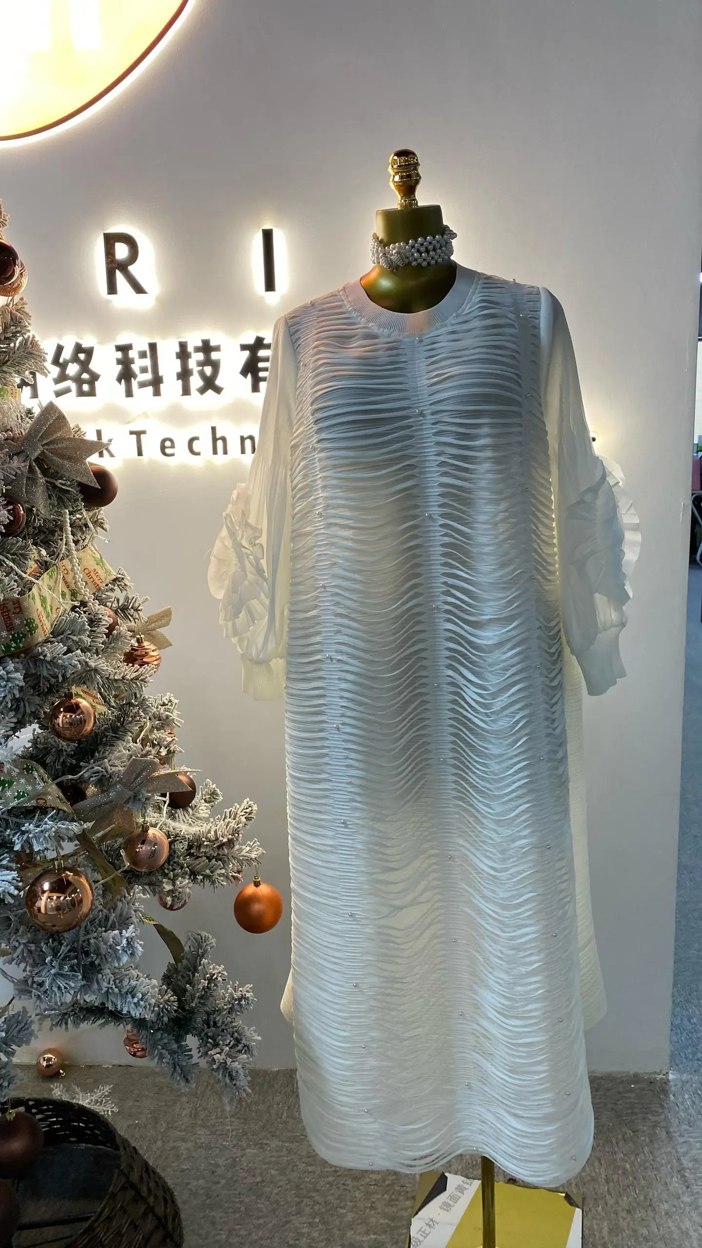 

2025 High Quality Best Selling Dress Long Petal Sleeve Large Elastic Pleated Dress-GZKK015