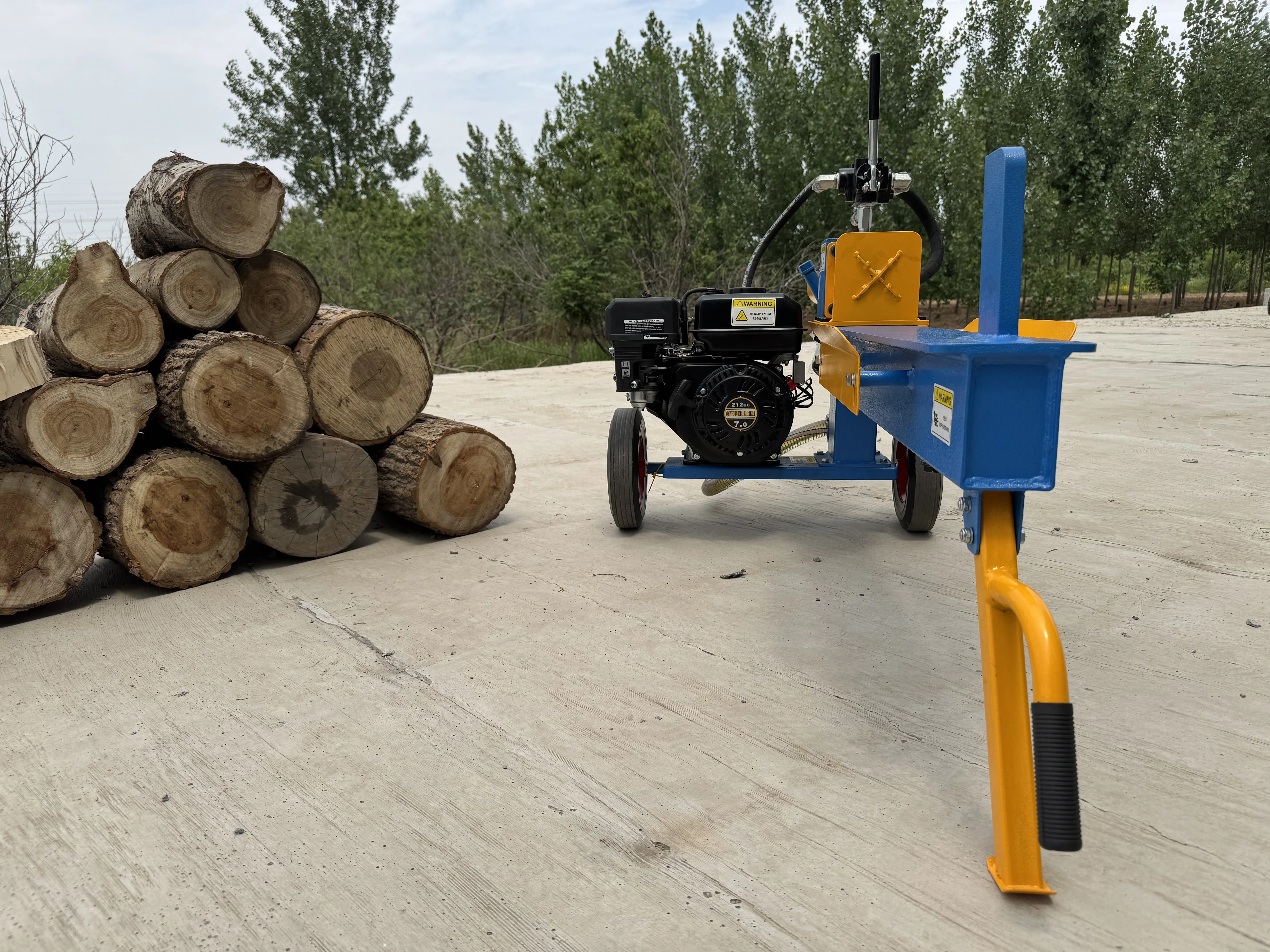 

Электрический гидравлический дровокол мощностью 10 тонн для быстрой распиловки древесины в лесном хозяйстве и строительстве