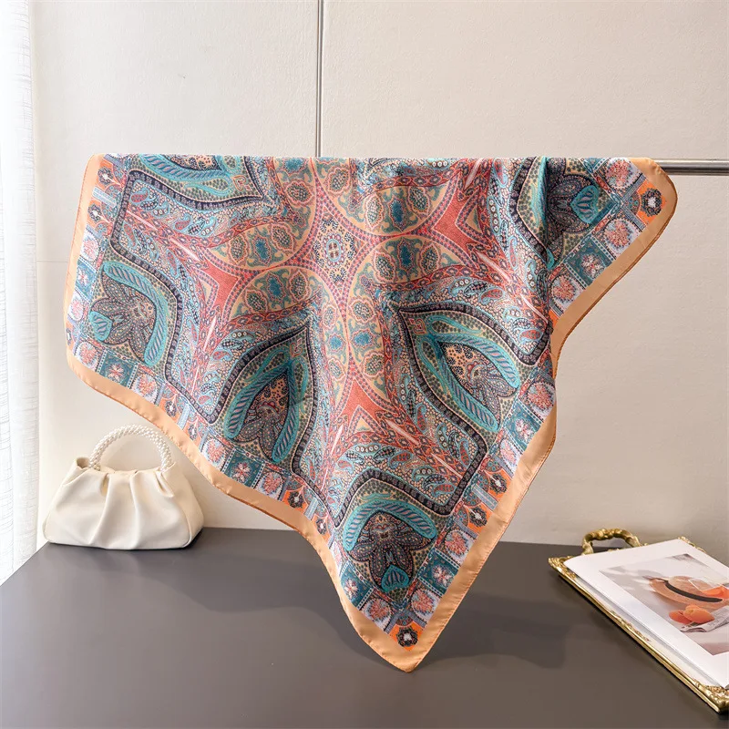 Neuer quadratischer Schal mit Paisley-Print für Damen, Seidenschals, Bandanas, luxuriöser Hijab, Halstuch, eleganter Strand-Schal, Halstuch für Haare