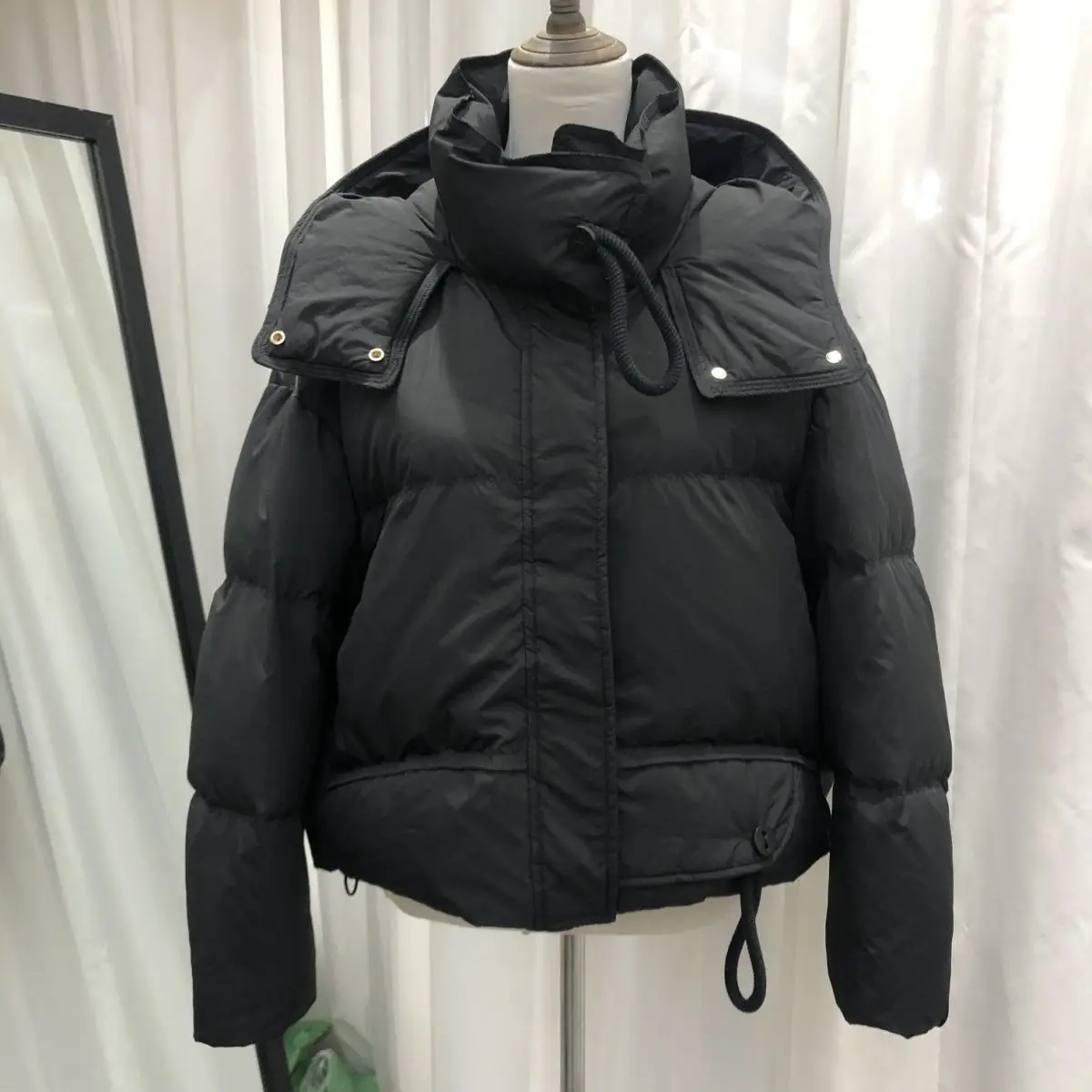 European Autumn and Winter New Women's Down Jacket Commuting Hooded Short White Duck Down Jacket
