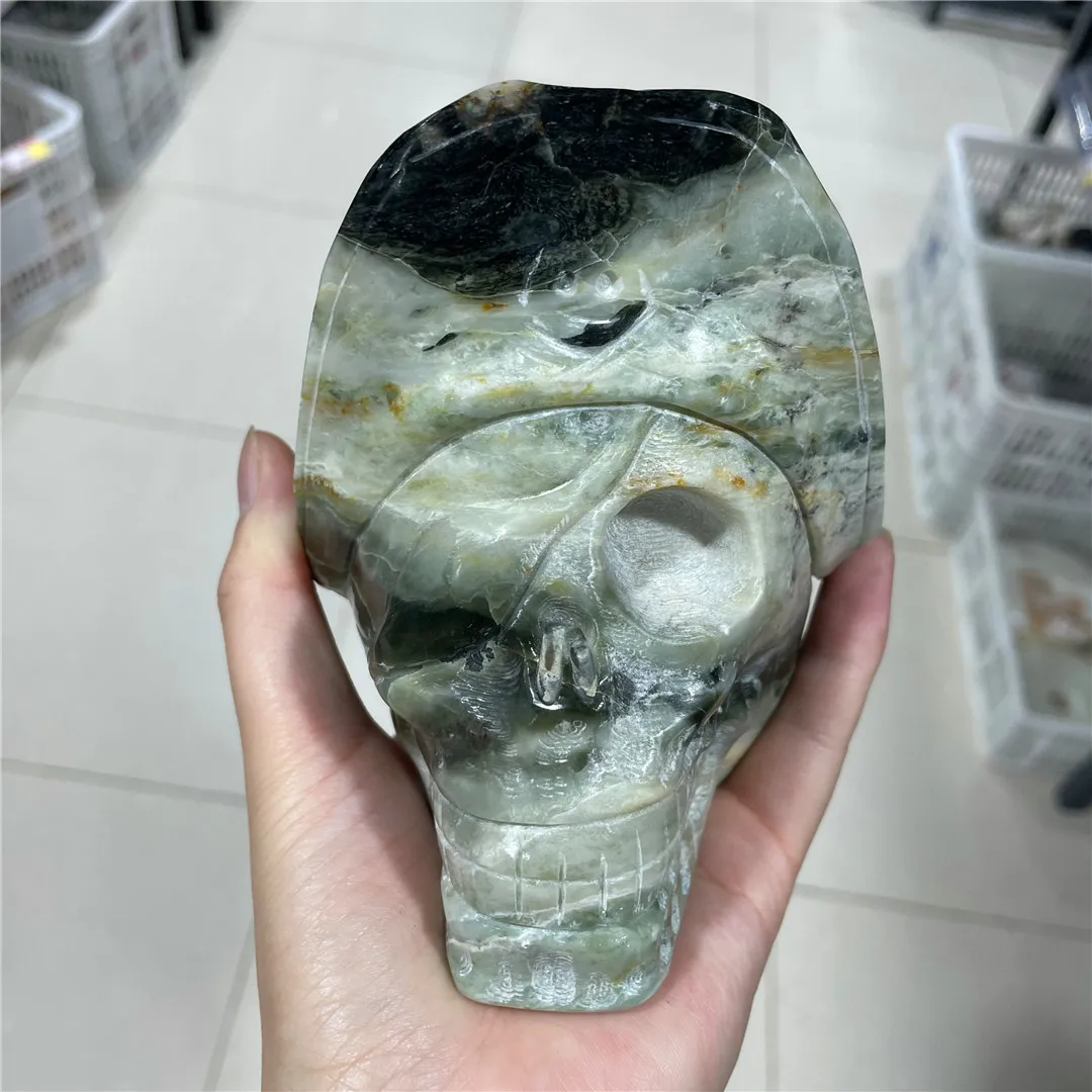 

Hand-carved Natural Jade Stone Crystal Quartz Pirate Skull Sculpture Folk Craft Decoration Nautical Collection Mineral Rocks