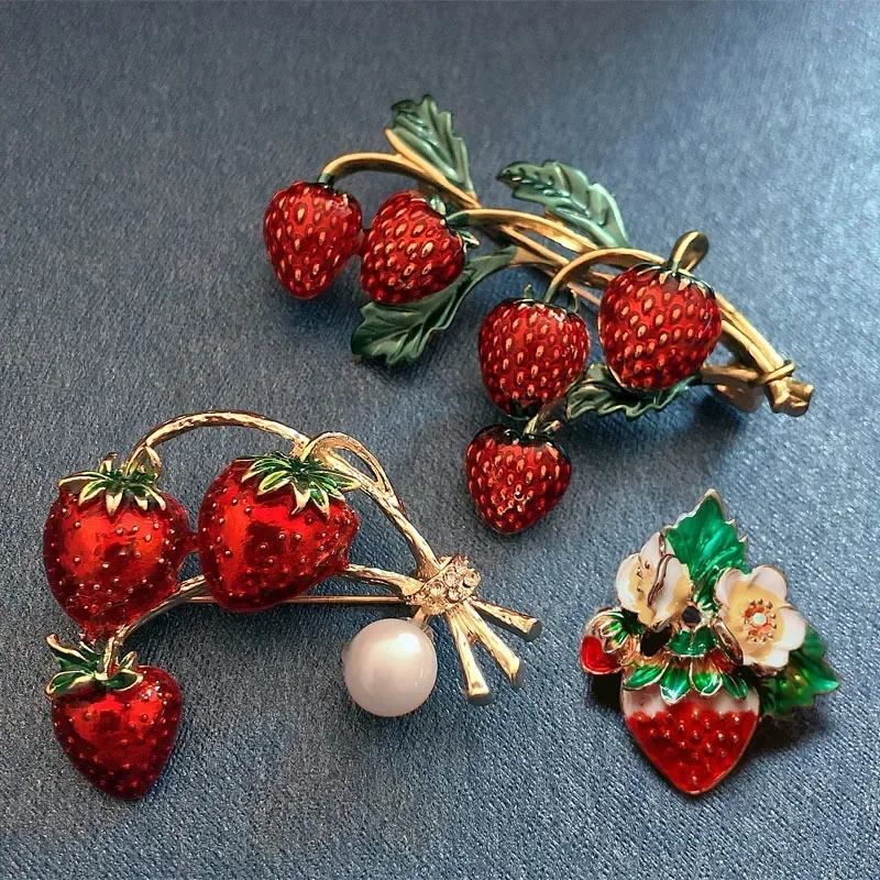 Enamel Strawberry Brooches Pins Fruit Cute Flower Strawberry Girl Brooch Silk Scarf Buckle Clothing DIY Hat Bag Accessory