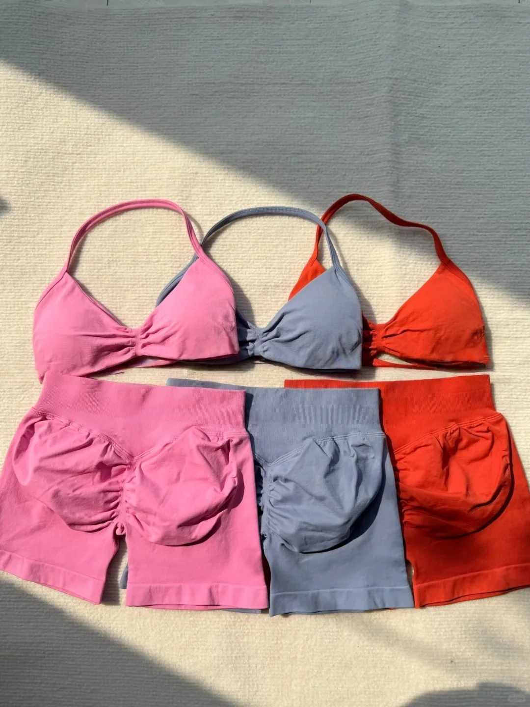 

Yoga2-piece Set Ladies Gym Hip Lift Shorts and Neck Strap Bra Yoga Fitness Set Dopamine Color Scheme Pilates Fitness Cycling Set