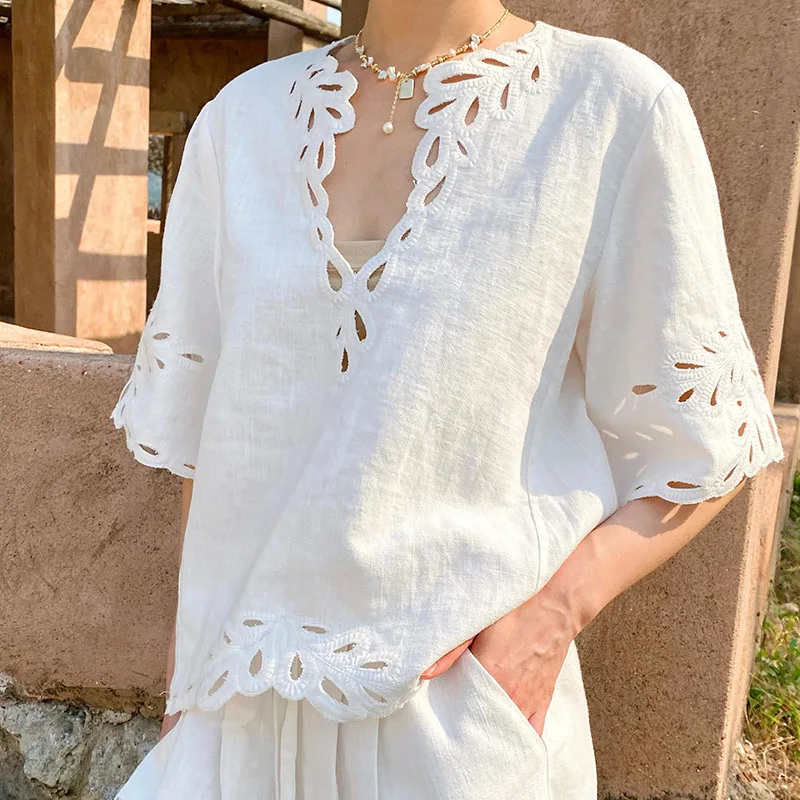 Blusa bohemia elegante francesa para mujer, camisa Linin de algodón con bordado blanco, camisetas sexis de manga larga con escote en V profundo para verano