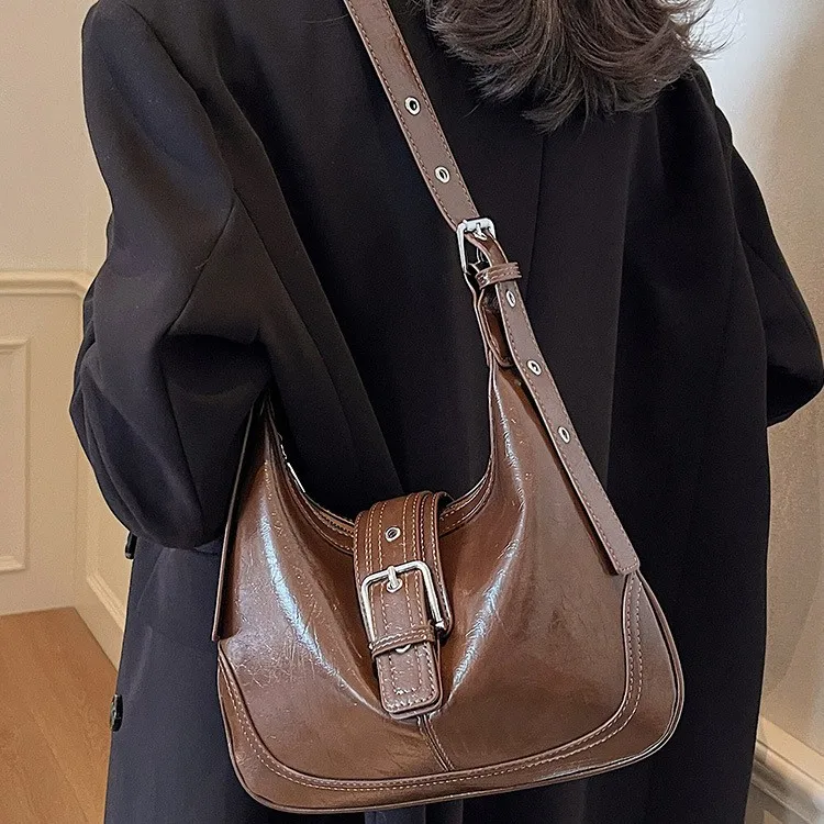 

Retro bag women's large capacity 2025 new spring and summer niche design shoulder messenger bag casual commuter dumpling bag