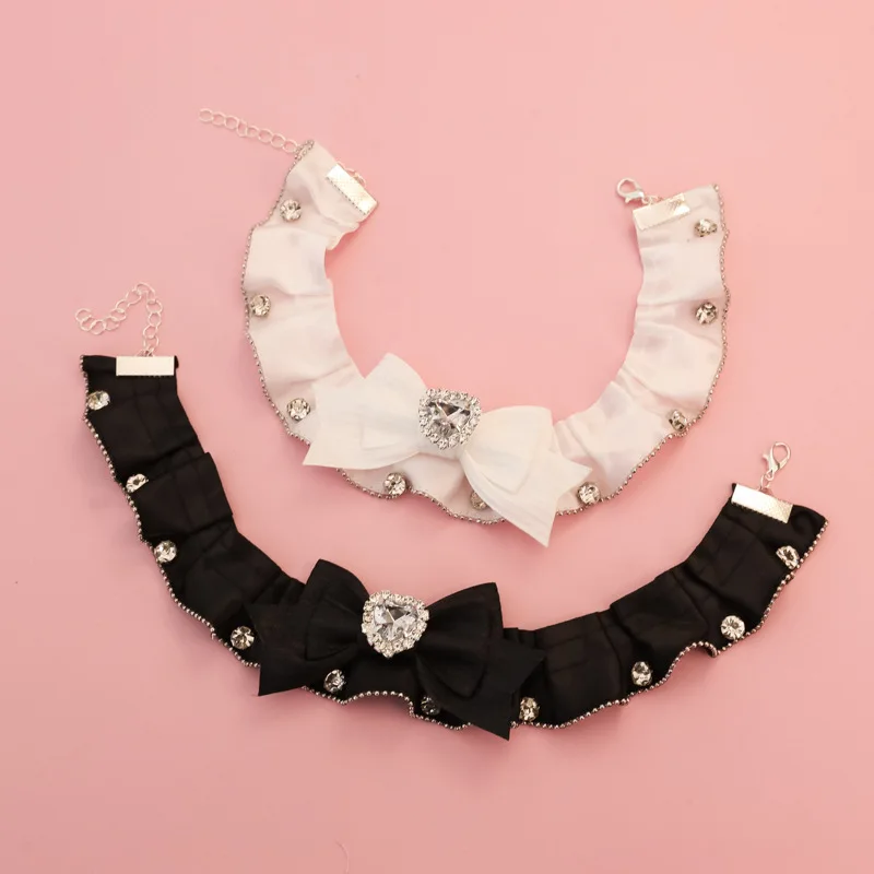 

Pet Necklaces, Cat and Dog Saliva Wipes, Lace Heart-shaped Rhinestones, Bows, and A Sense of Sophistication