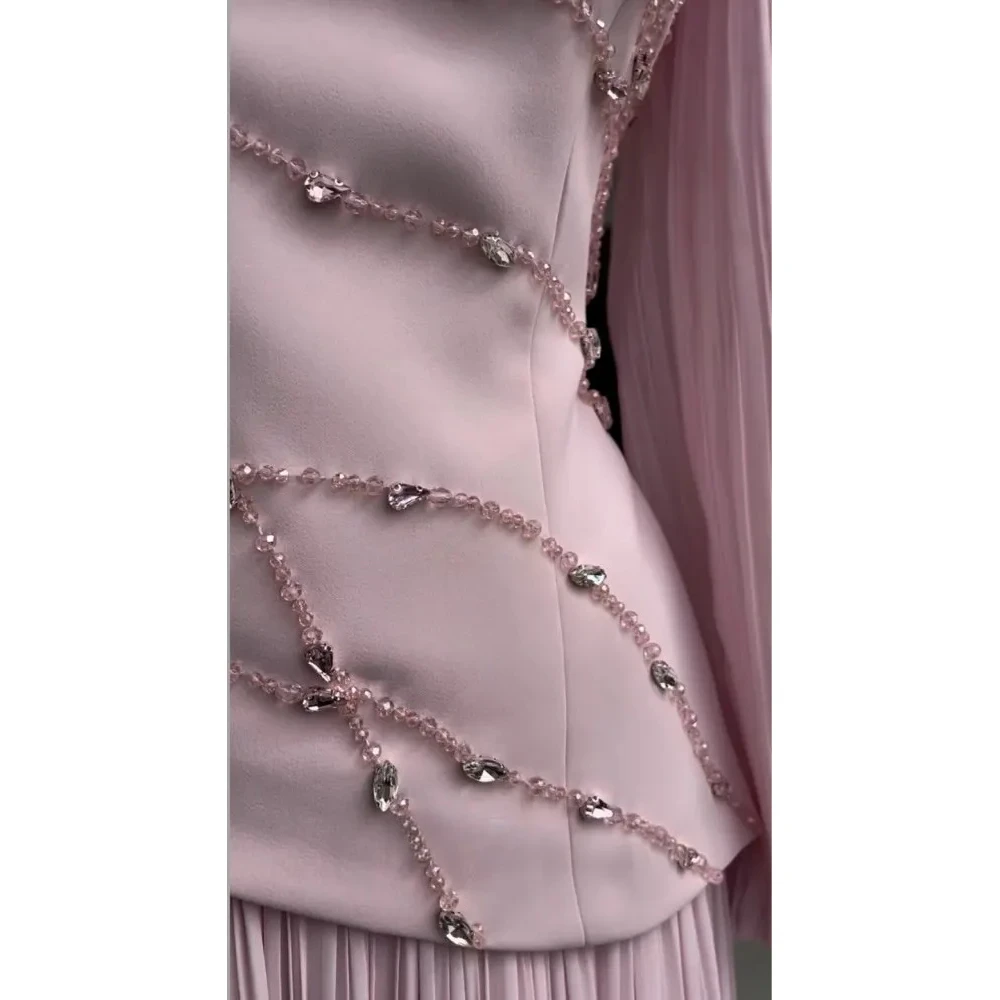 فستان سهرة وردي مخصص برقبة دائرية وأكمام طويلة فساتين أنيقة كريستال على شكل حرف A طول الأرض فساتين زفاف الضيوف 2025