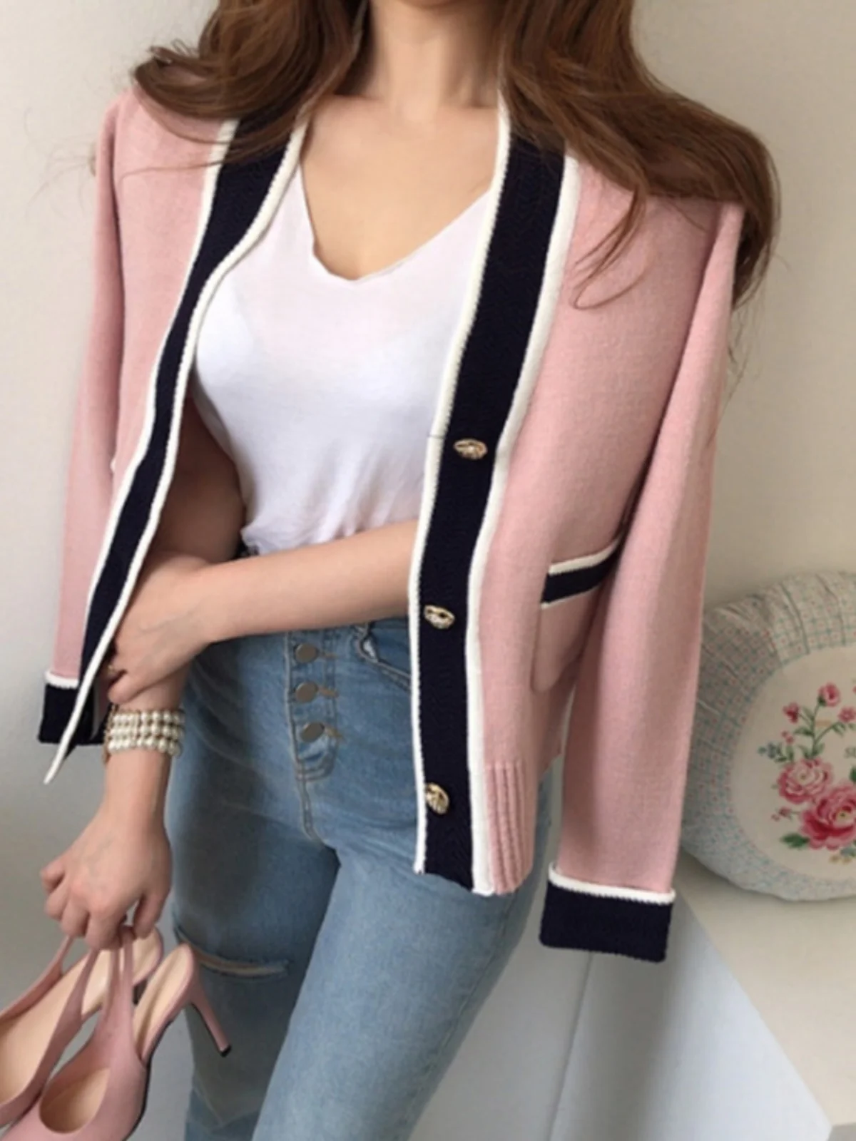 Ele High-End Knitted Sweater Women's V-Ne Color Blo Spring New Sle Faionable Korean Version Long Sve Coat