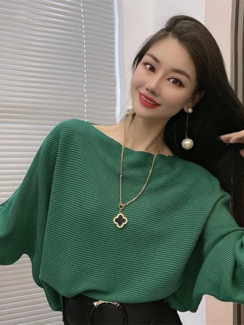 Long sleeved knitted sweater for women loose slimming in autumn and winter bat sleeve pullover western-style sweater base shirt