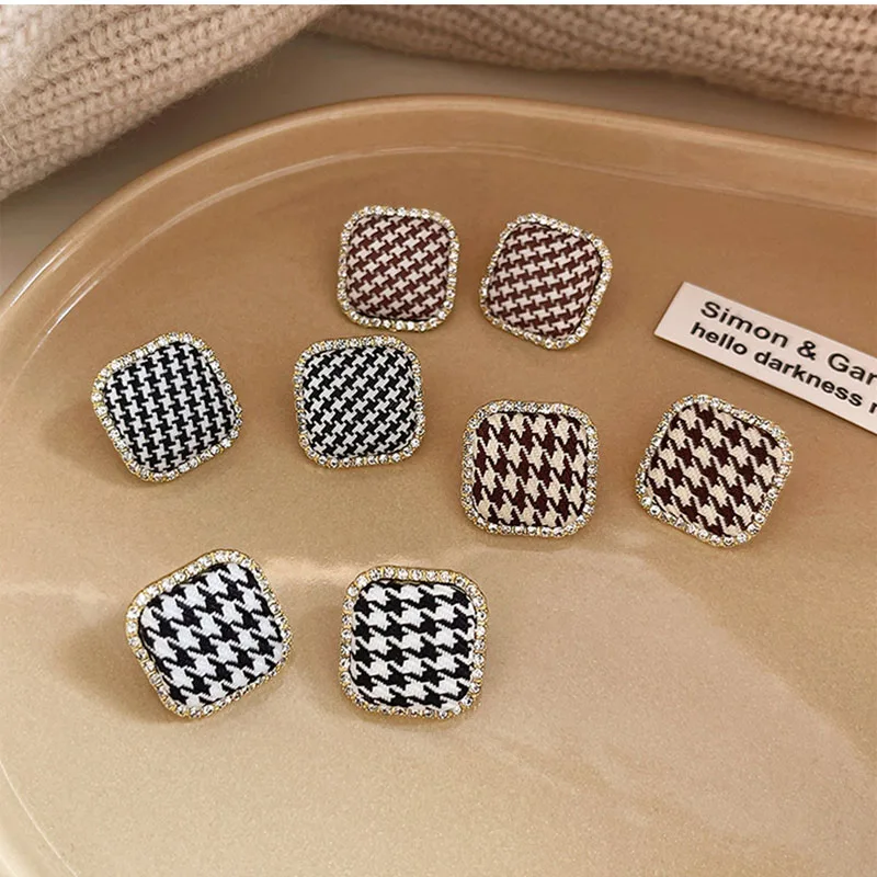 Black White Houndstooth Geometric Square Stud Earrings for Women 2024 New Trend French Retro Elegant Autumn Winter Jewelry Gift