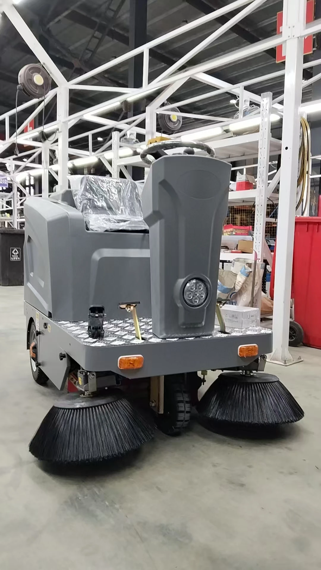 48V Ride-On Floor Sweeper Efficient Road Sweeper for Cleaning Purpose