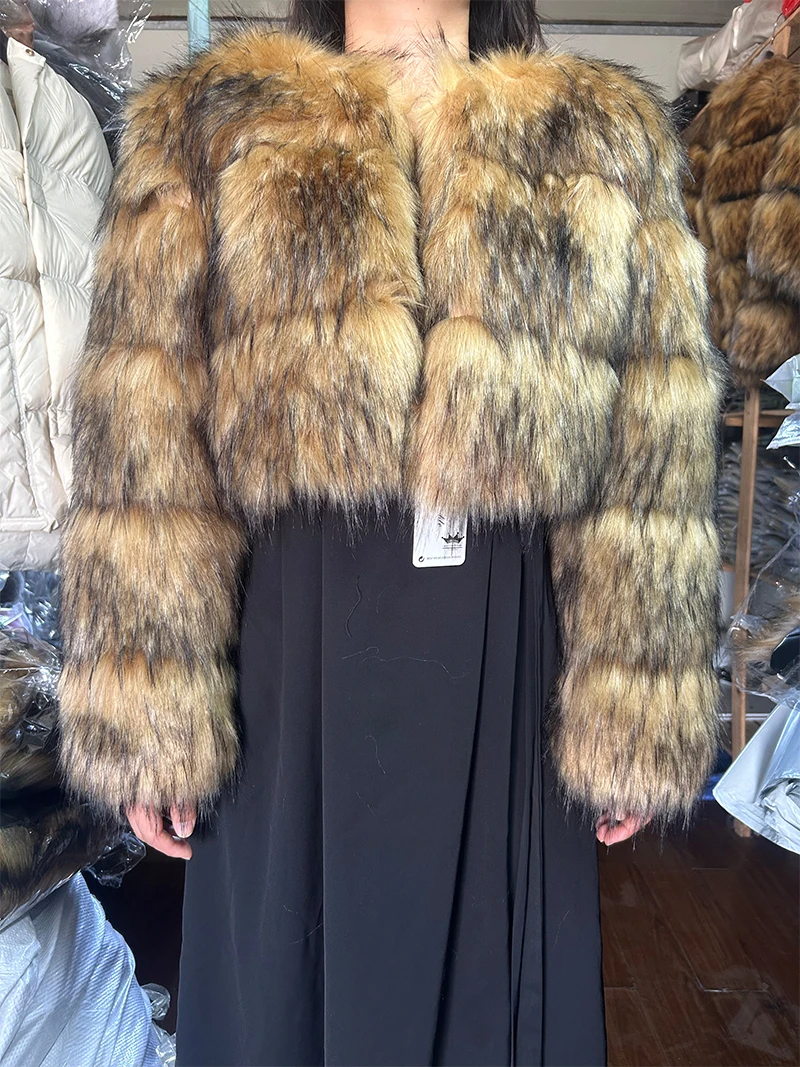 Donne Faux Raccoon pelliccia di volpe cappotto ritagliato moda O collo manica lunga soffice giacca corta in pelliccia sintetica donna piumino