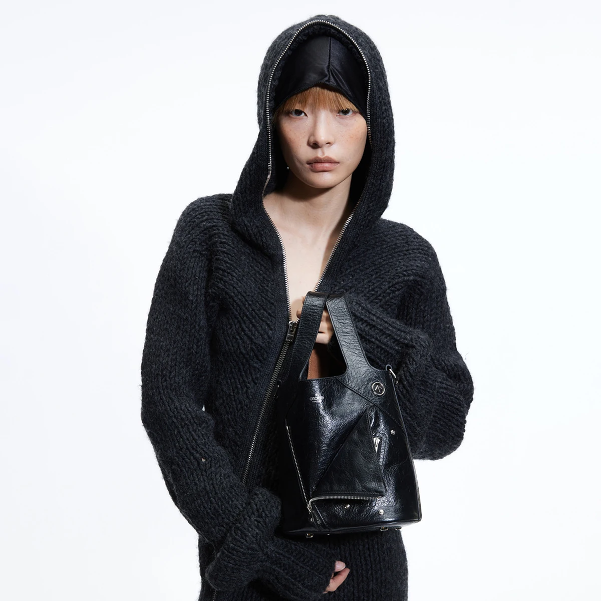 

Leather Lapel Handbag Women Versatile Casual Retro Large Capacity Shoulder Bag Unique Design Vegetable Tanned Cowhide Women Bag