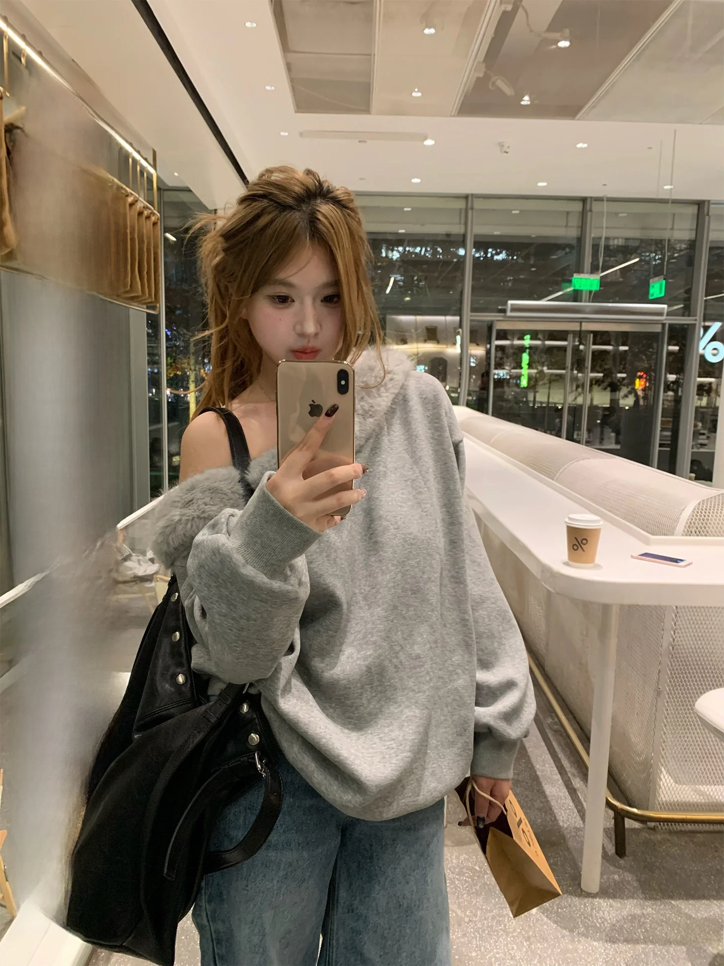 

Мягкий свитер с открытыми плечами в корейском стиле, свободного кроя для полных женщин, модный повседневный, из хлопка и полиэстера, длинный рукав, зимний...