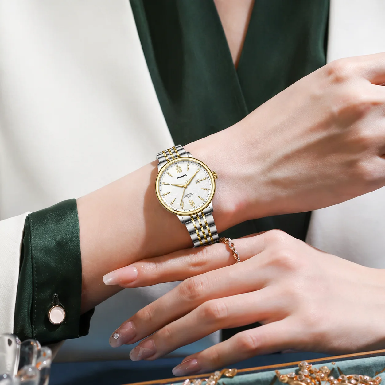 

MOBWOL Fashion Woman Watch Waterproof Luminous Date Ladies Watch High Quality Exquisite Stainless Steel Women's Quartz Watches