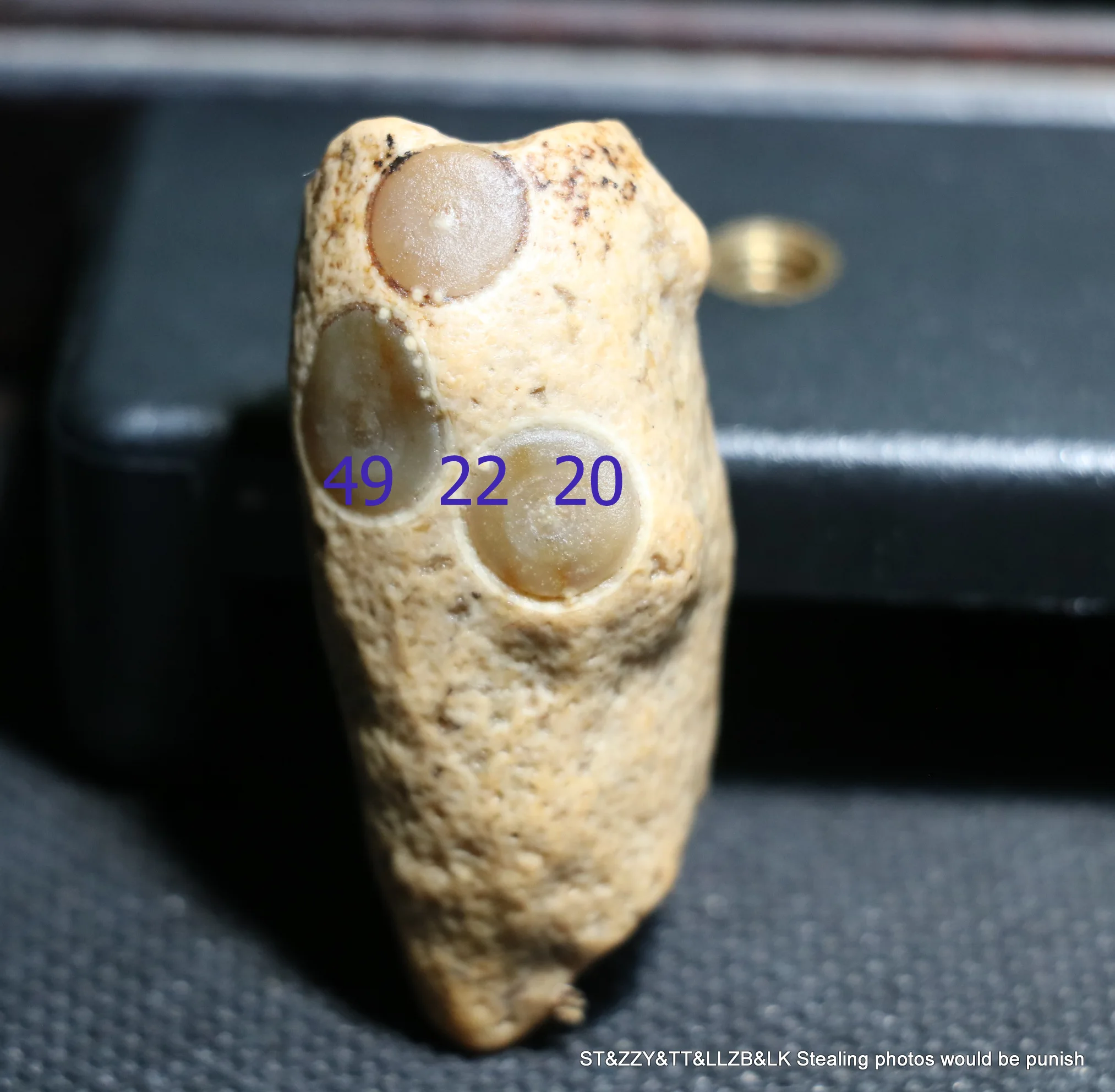 

A Big Treasure Energy Chinese Desert Alashan Gobi Agate Natural Eyes Lucky Pebble Cool Appearance Display Amulet UPD0522P66