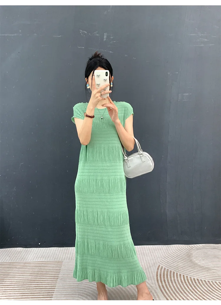 Miyake Plissee-Kleid Elegantes Weißes Mehrlagiges Sommer-Damen-Freizeitkleid Langes Maxikleid Strukturiertes Schmal Geschnittenes Schickes Alltagskleid – Detail 16