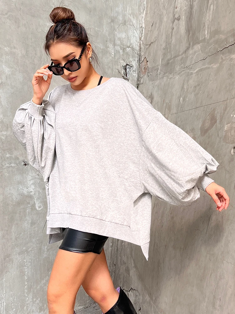 TWOTWINSTYLE Loose Minimalist Sweatshirt For Women Round Neck Batwing Sleeve Solid Casual Sweatshirts Female Autumn Clothing New