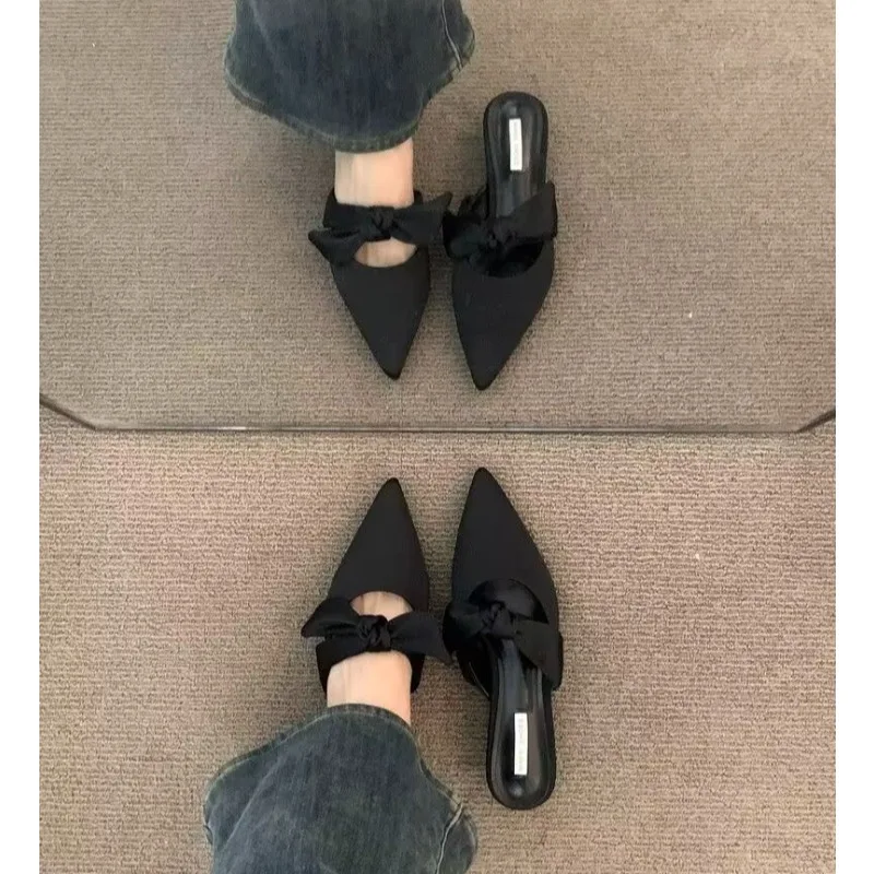 شباشب نصف على شكل فيونكة من الساتان بمقدمة مدببة للنساء صيفية فرنسية أنيقة البغال سهلة الارتداء بكعب منخفض شباشب مغلقة من الأمام Zapatos De Mujer