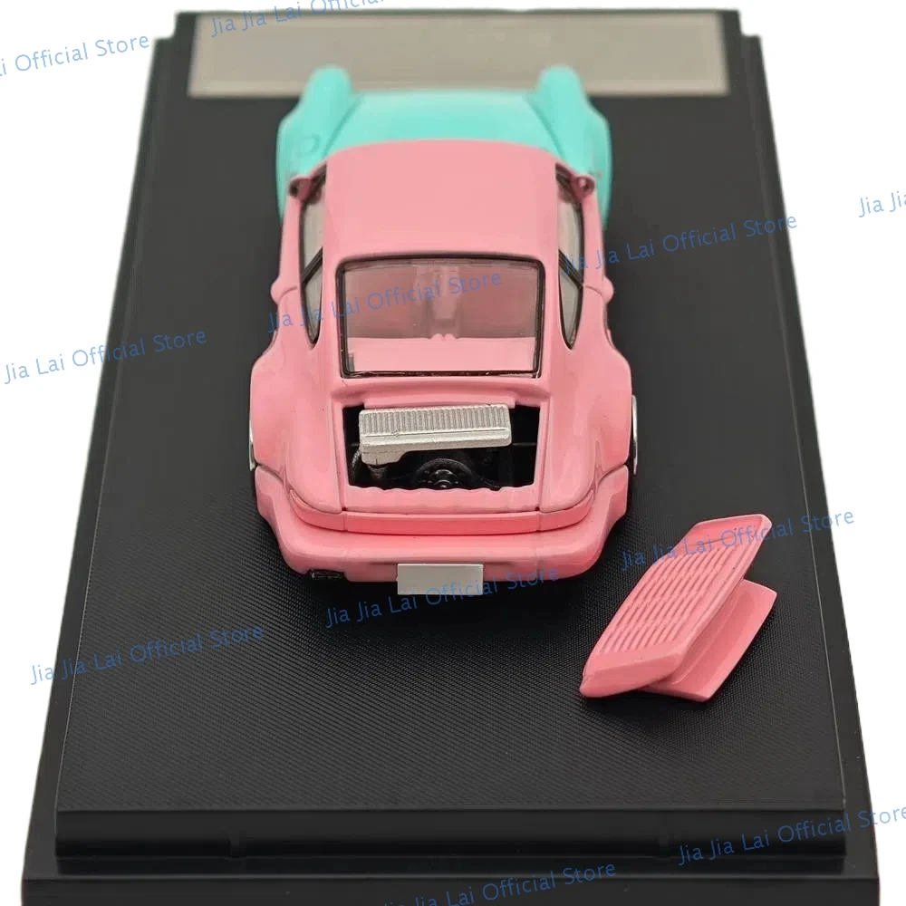 Maestro 1:64 Modelo de coche de juguete de aleación realista con cubierta de motor abierta, pieza de exhibición y regalo de estilo pájaro negro coleccionable, nuevo