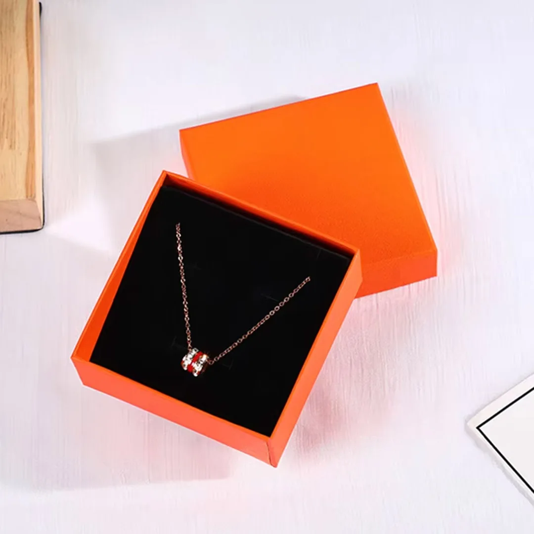 

24 шт., оранжевая крафт-шкатулка для драгоценностей, серьги, кулон, браслет, ожерелье, органайзер, подарочная упаковка, картонный футляр для хранения ювелирных изделий