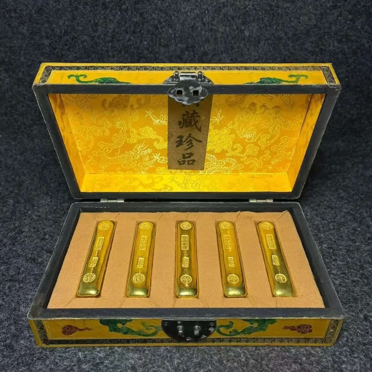 Antique collectibles Daqing dry system imperial gift lacquer box containing treasured gold bars and old objects gold ingots