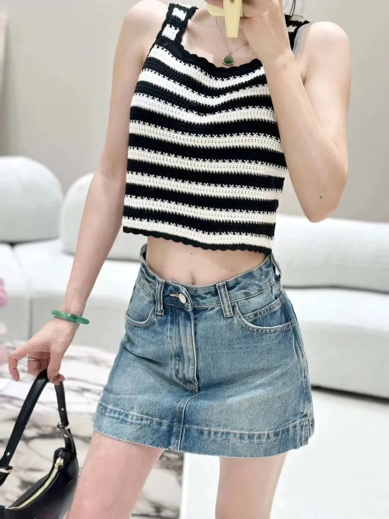 

Girls' style women's vest, fashionable, exquisite, sweet, anti-aging, versatile for daily use, knitted, contrasting striped vest