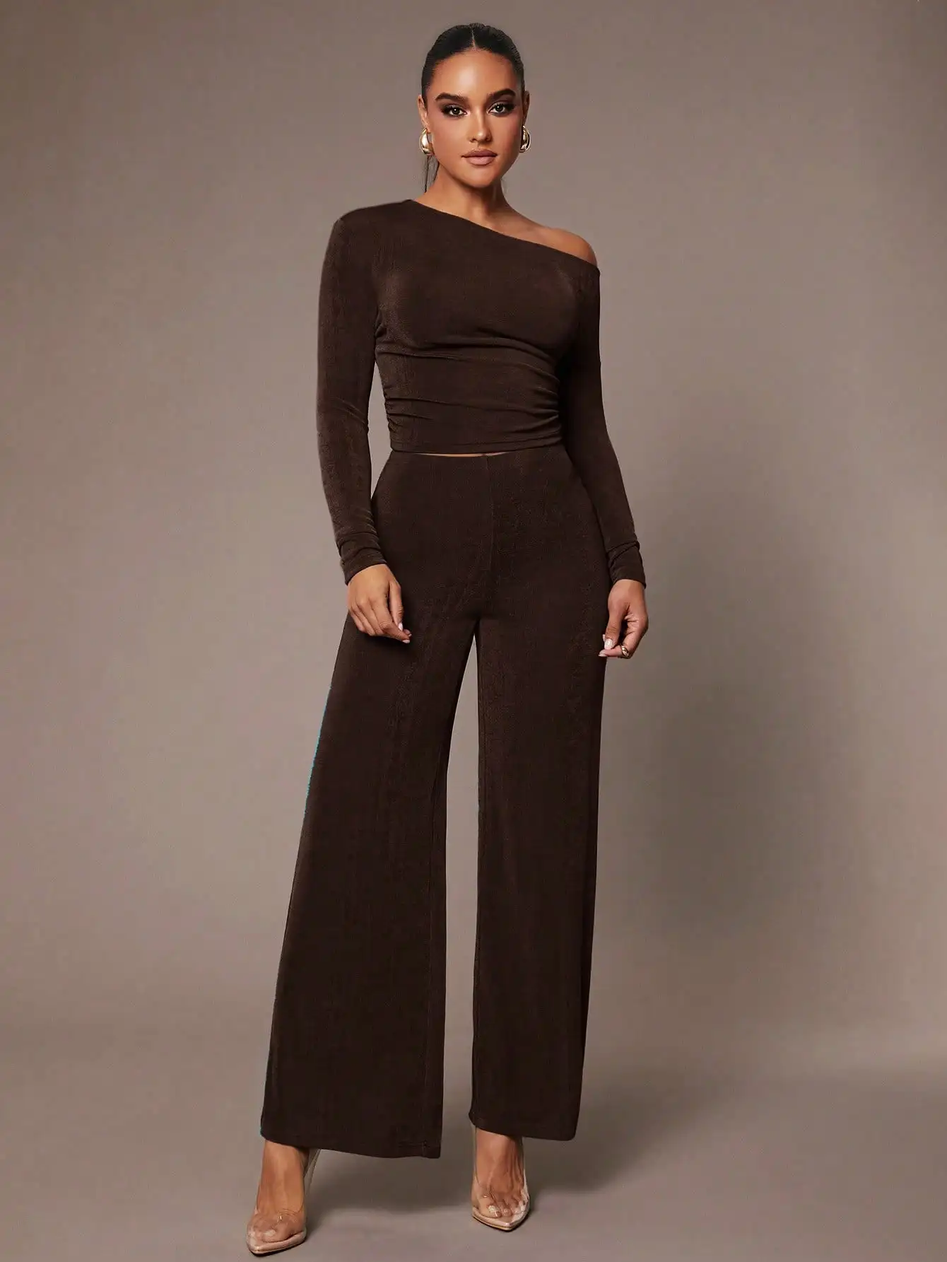 

Женская одежда проста и удобна для повседневных свиданий. Элегантное зеленое асимметричное платье на одно плечо с плиссировкой и длинными рукавами для женщин