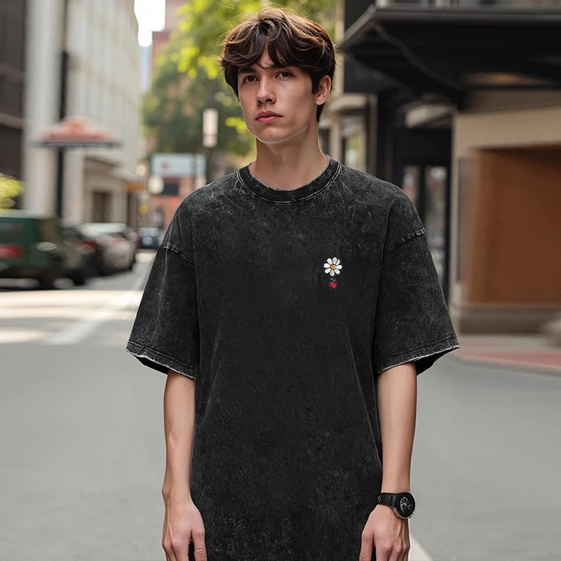 Men's Minimalist T-Shirt with Little Daisy  Heart - Low-Key Casual Round Neck Short Sleeve Top, Machine Washable