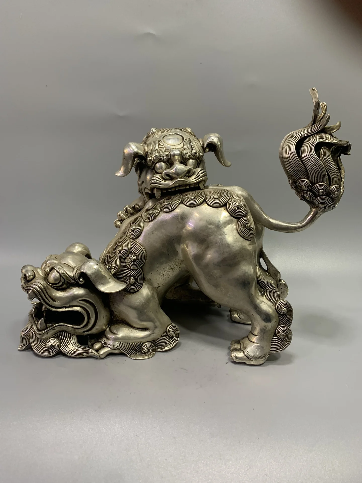 

13"Xizang Folk Collection Old Bronze Gilded Silver Double Lion Head Statue Lion Incense Burner Amass wealth Ornaments