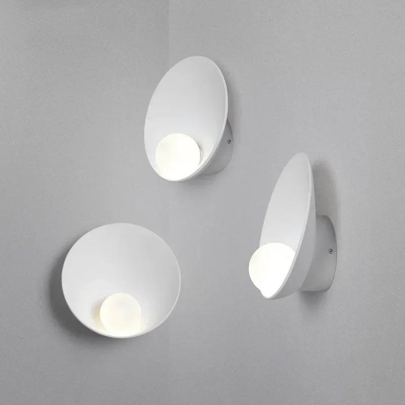 

2025 New Modern Europe Design Indoor Wall Lamp - Black or White Metal with Personality, G9 LED Bulb Included