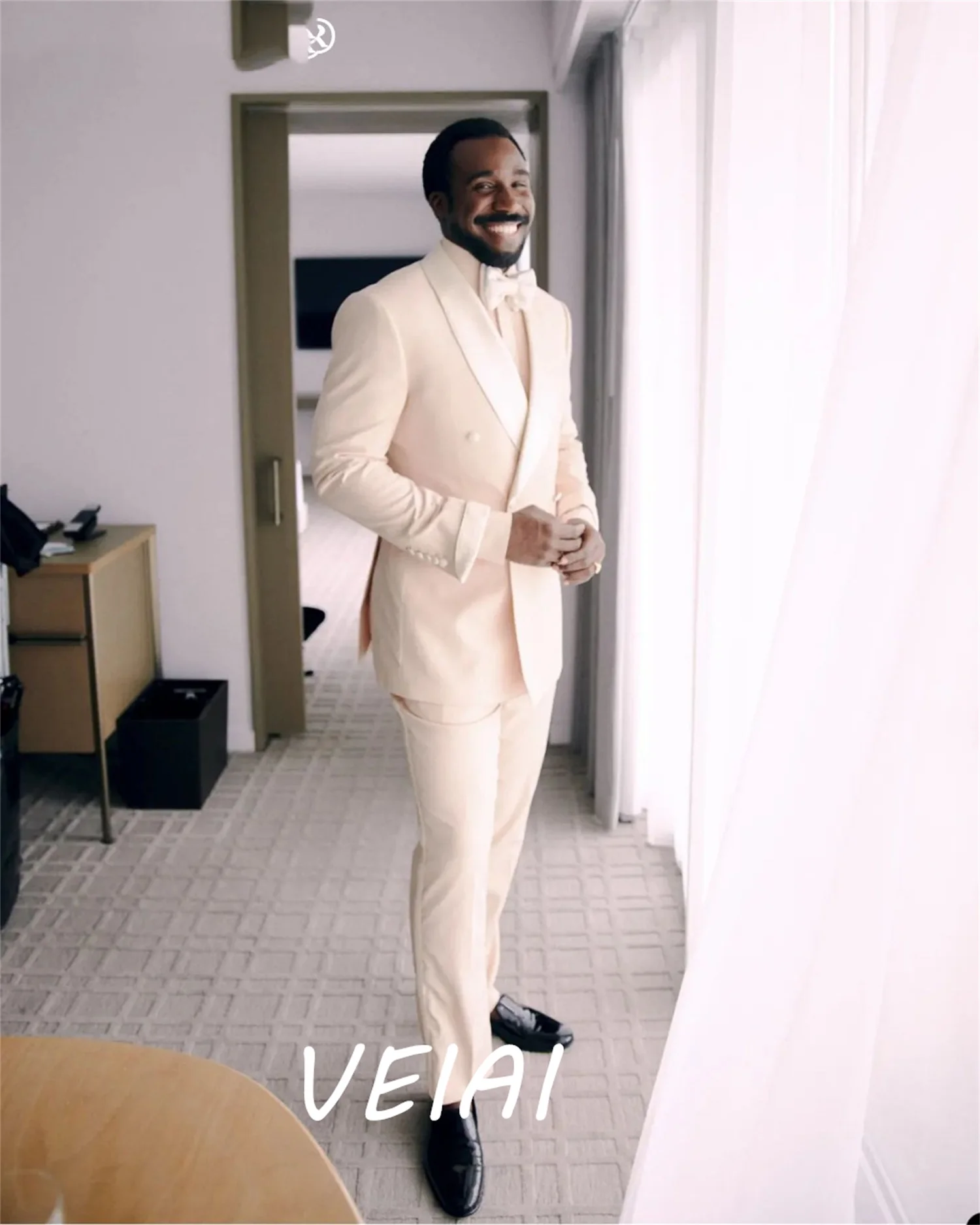 Trajes de boda Beige personalizados para novio 2023, doble botonadura, 2 salidas traseras, vestido elegante para hombre, traje para hombre, chaqueta + P