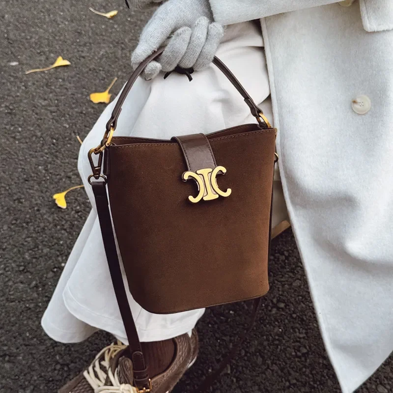 

designer bag New Black Gold Handbag Large Capacity Bucket Crossbody Shoulder Cowhide Underarm Women's Bag