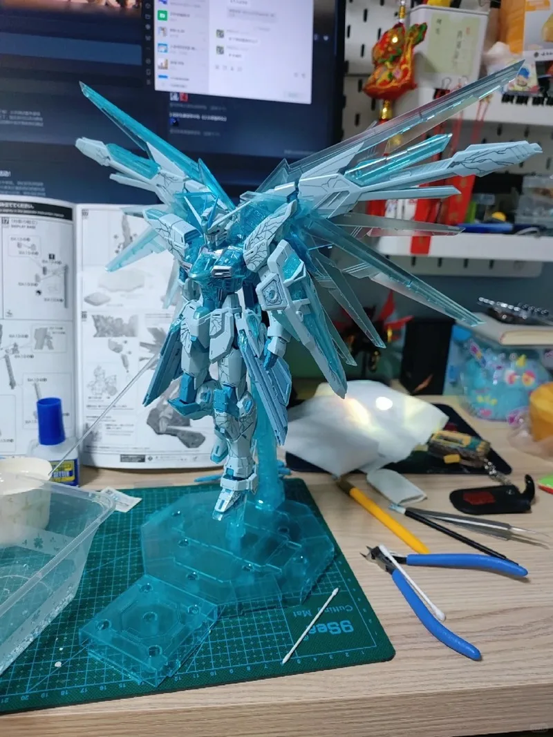 متوفر Daban 6650 Freedom Ver.2.0 Mg 1/100 أزرق ثلجي اللون Zgmf-X10a مجموعة تجميع ألعاب شخصيات الحركة البلاستيك لعبة مجسمة الهدايا