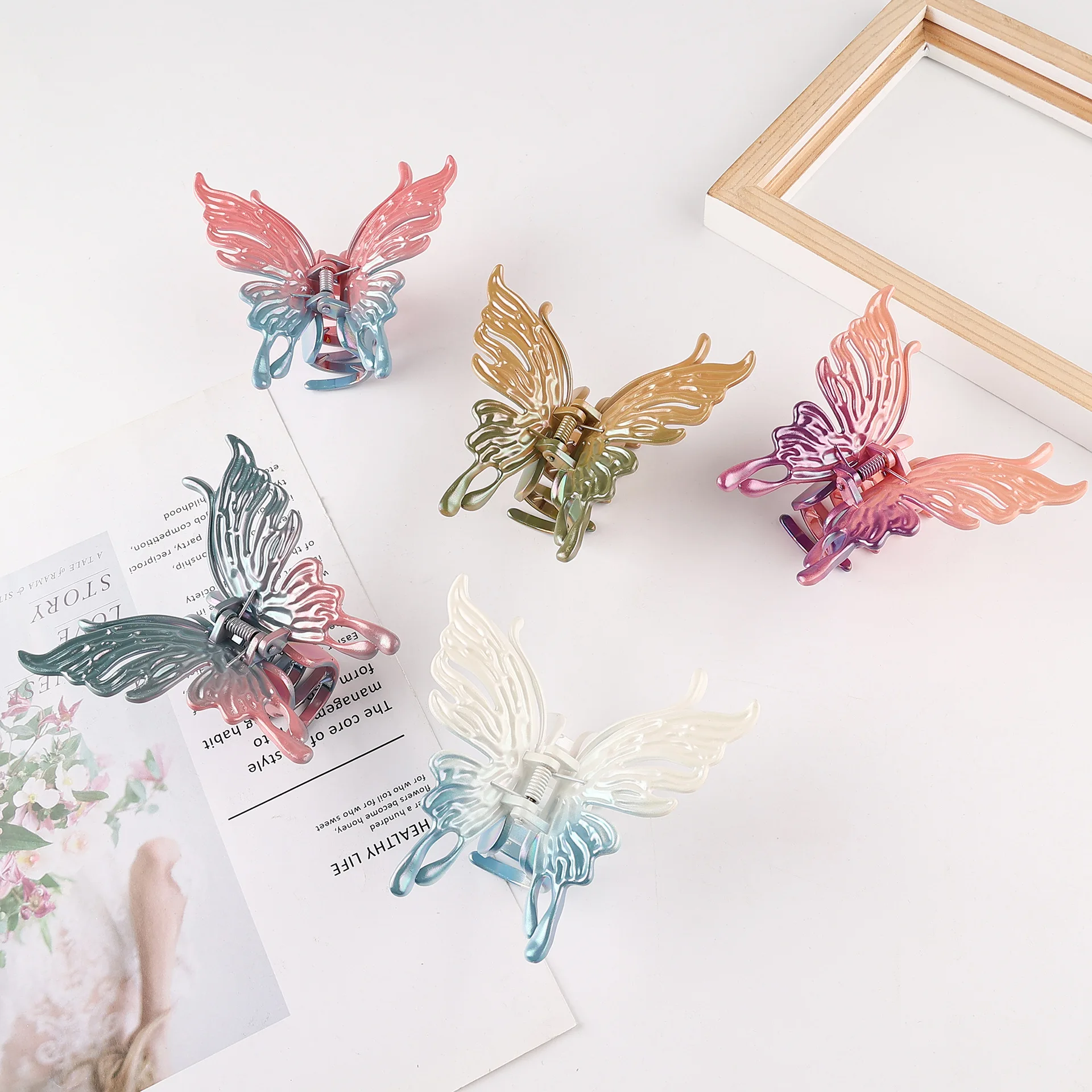 

DS NEW 10CM Large Gradient Butterfly Hair Claw Forest Style Claw Clips Korean Trendy Hair Clips for Women Girls Hair Accessories