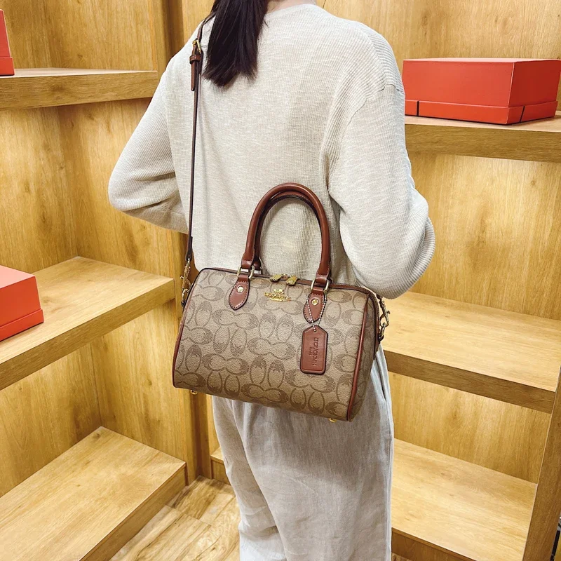 

Luxury Women's Designer Leather Shoulder Bag Elegant Crossbody Handbag Classic Tote For Modern Urban Style