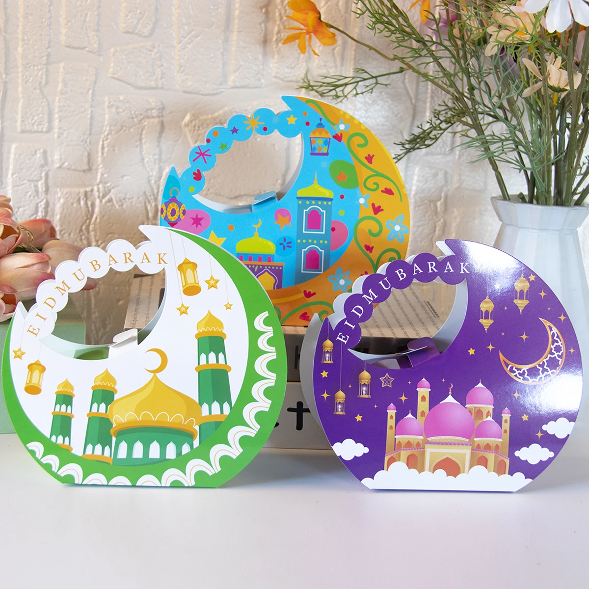 

4Pcs Eid Mubarak Moon Shape Portable Gift Box Candy Cookie Packaging Box Muslim Islamic Party Decoration Ramadan Kareem Supplies