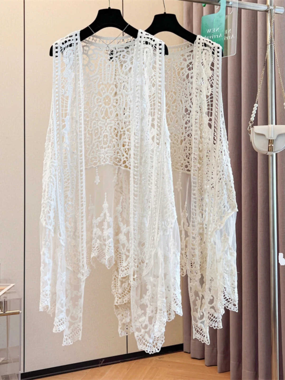 

Модный цветной кружевной ажурный кардиган больших размеров для женщин, летний, средней длины, универсальный жилет, трендовый, с открытыми рукавами, из хлопка