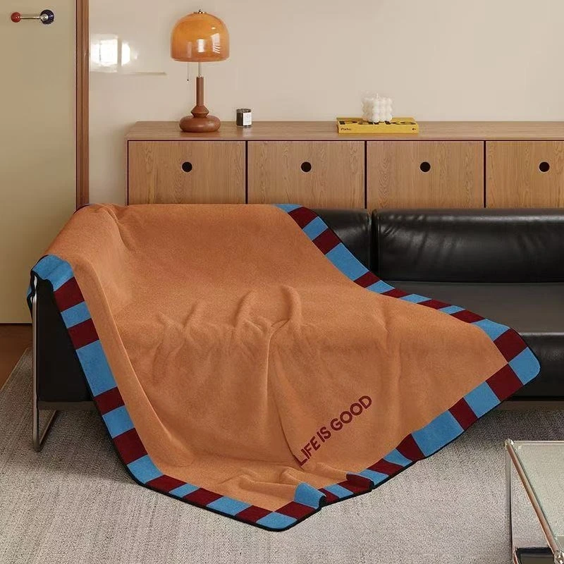 Retro Color Blocking Winter Lamb Fleece Blankets Wide Flannel Bedroom Sofa Soft Breathable Warm Cover Sofa Blanket for Bed Gifts