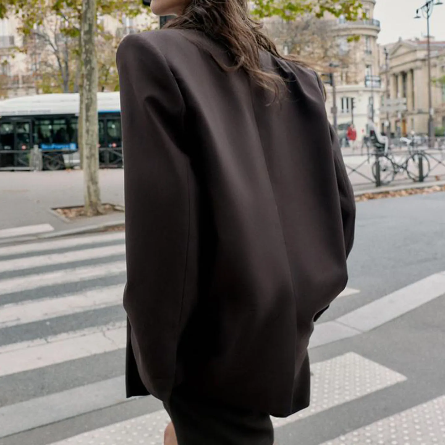 بدلة وسادة الكتف Jaet مع تنورة بحزام فستان أطفال مع سروال داخلي نسائي Faion ملابس خارجية لخريف 2025 Z ماركة ملابس غير رسمية للبالغين