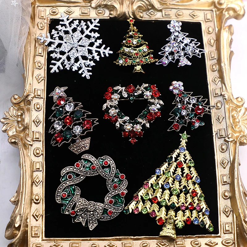

Christmas Snowflake Pine Tree Flower Design Men Women Brooch Pins，Jewelry Accessories, Wedding Holiday Party CoupleSurprise Gift